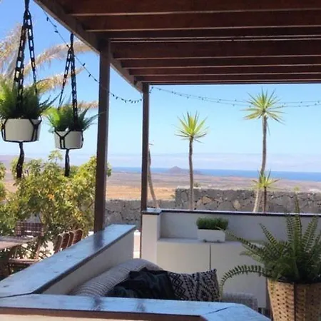 Oasis Surf House Homestay