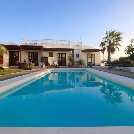 Oasis Surf House Homestay Soo