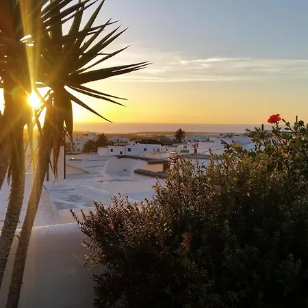 Oasis Surf House *