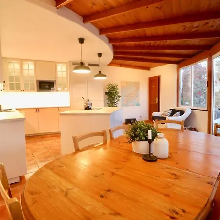 Oasis Surf House * Soo