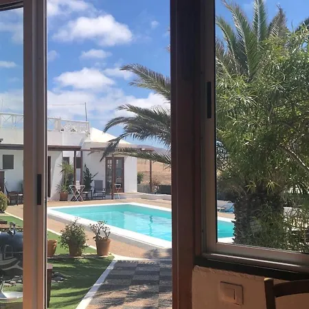 Oasis Surf House Soo