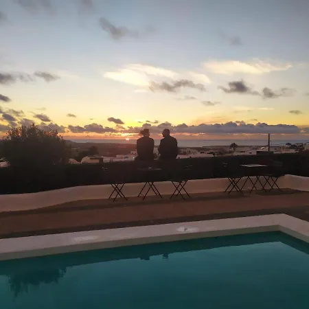 Oasis Surf House * Soo