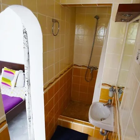 Oasis Surf House Homestay Soo